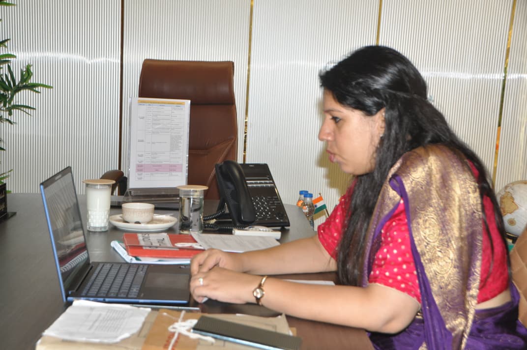 Collector_Plnd's tweet photo. జిల్లా పురోగతి పైన వివిధ శాఖల అధికారులతో వీడియో కాన్ఫరెన్స్ నిర్వహించిన జిల్లా కలెక్టర్ కృతిక శుక్లా IAS గారు. #కృతికా, #Kritika, #Shukla, #IAS, #AIS, #AP, #Palnadu, #CollectorPalnadu, #Narasaraopet, #Development, #Developmentactivities, #Narasaraopetdevelopment https://t.co/jFrvwzawtI