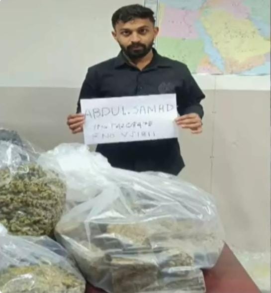 TheSouthfirst's tweet image. #Kerala : In a major drug bust, #Customs officials at the #Cochin International Airport, #Nedumbassery, seized #hybridcannabis worth ₹6.5 crore that was being smuggled from #Bangkok.

The contraband was recovered from the luggage of Abdul Samad, a native of #Wayanad, who arrived
