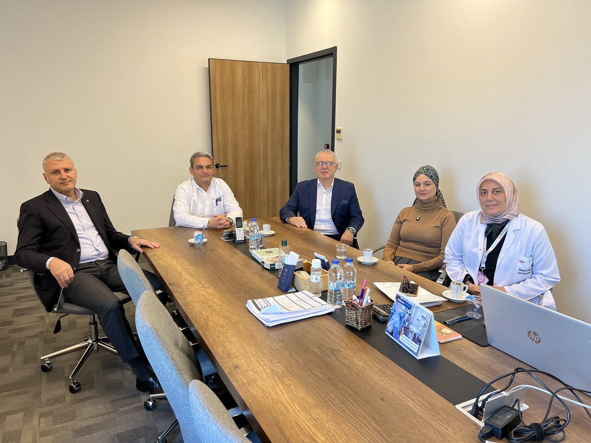Yönetim Kurulu Üyemiz Ekrem Seçgin ile birlikte Odamız Üyesi Özel Beyhekim Hastanesi Başhekimi Sayın Op. Dr. Mehmet Medar Kırdar ve değerli hekimlerimizi ziyaret ederek fikir alışverişinde bulunduk. 

Kendilerine nazik misafirperverlikleri için çok teşekkür ediyorum.