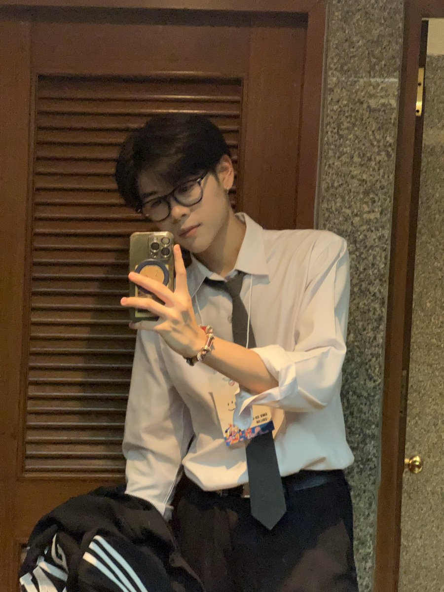 การเงินมีปัญหา ใส่ชุดนักศึกษาไปหาคนอื่นเถอะน้อง 👔🙏🏻