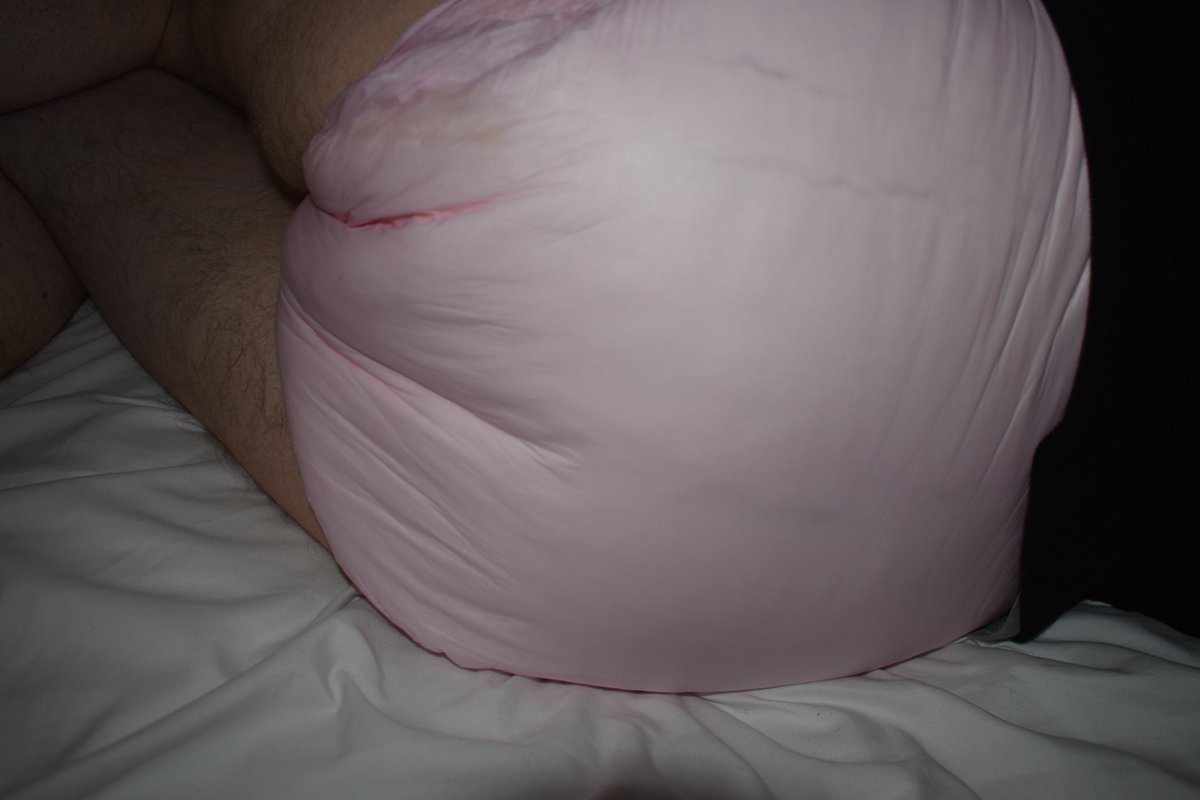 inconliving's tweet photo. Sorry for not posting in a while, a soggy start to the day for me, #incontinence #bedwetting #incontinent #tena #molicare #idslip #sunkissmasterpiece #nobladder #bladder #adultnappy https://t.co/fhN3KW7B6O