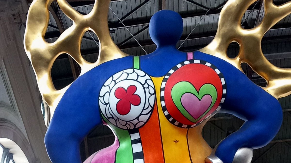 Tidesfill's tweet photo. Look what I discovered at Zurich's central station! Oh the joy. Too cool!   
#nikidestphalle #modernsculptureart #artinzürich #zurichstation #artinswitzerland https://t.co/5YzlpBR4dg