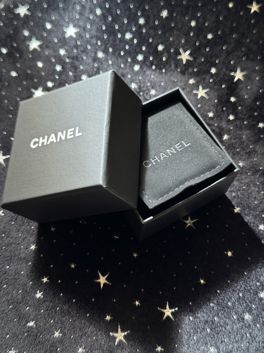 pthriftss's tweet photo. Chanel Earrings (yr.24)
ใช้งานน้อย ใหม่มาก เพชรอยู่ครบค่ะ✨
17,900 only‼️ (from 3x,xxx++)
ราคาresaleในสะสม 25,xxx++นะค้าา❤️‍🔥

#ส่งต่อแบรนด์เนม #ส่งต่อต่างหู #ปล่อยต่อแบรนด์เนม #ส่งต่อเสื้อผ้า #ส่งต่อชาแนล #ส่งต่อdior #ส่งต่อlongchamp #ส่งต่อadidas #ส่งต่อstylist #ส่งต่อchanel https://t.co/Gzm8Mqyyps