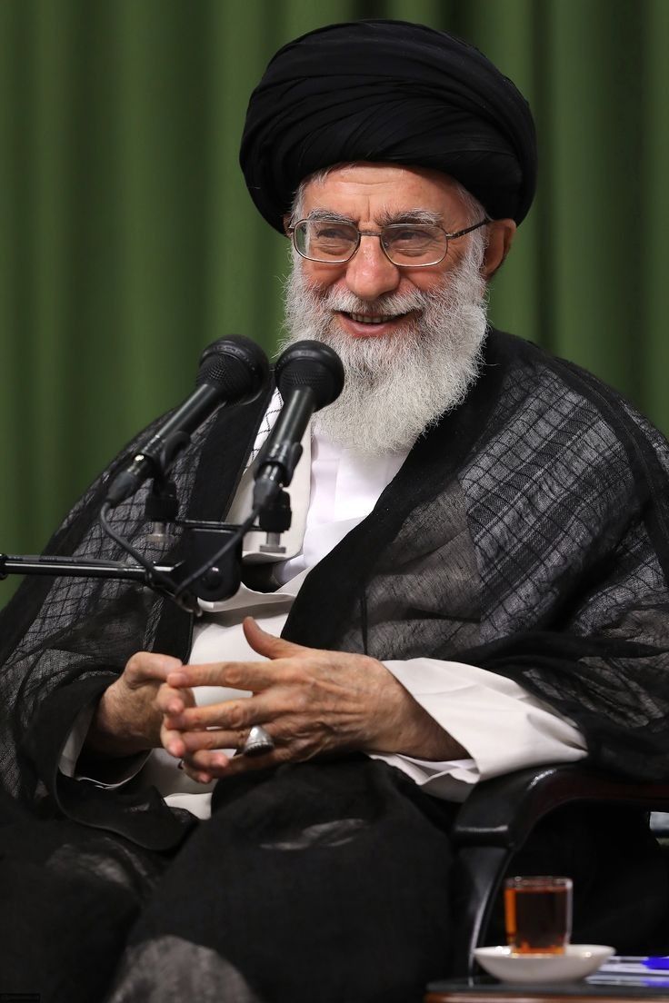 تسخیر لانه جاسوسی آمریکا اقدامی انقلابی و آگاهانه از سوی دانشجویان بود، نه هیجانی و بی‌فکر.
#GreatSatan
#SatansFall