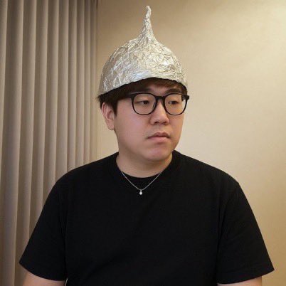 (カチッ)
？（電波を遮断してるから効かない）