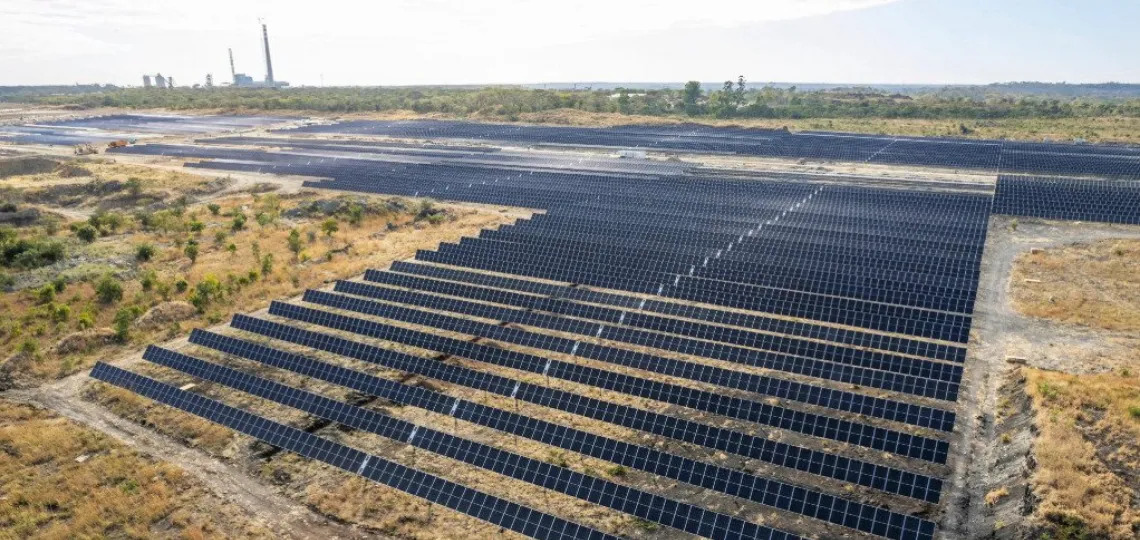 EnergyNewsPro's tweet photo. Zimplats lance un projet solaire de 45 MW pour sécuriser ses opérations minières au Zimbabwe: Zimplats démarre la phase 2A de son projet solaire au Zimbabwe, avec un… https://t.co/Na3po6bz7x #Zimplats #EnergieSolaire #Zimbabwe #TransitionEnergétique #ProjetsDurables https://t.co/QFoblMbDRL