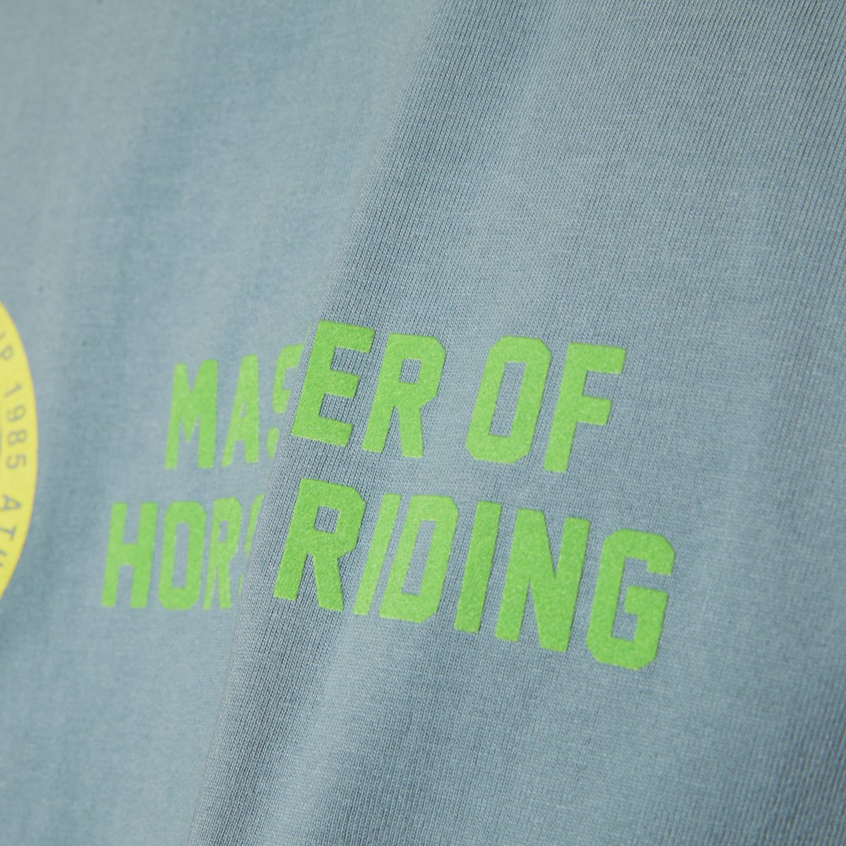 SAMPLE COLLECTION vol.2

【フロッキープリント】
フロッキープリントは、毛足のあるフェルトのような素材を生地に圧着して仕上げるプリントです。インクとは異なる立体的でやわらかな雰囲気のデザインを表現できます。
marusho369.com/flock/

【Flock Print】
Flock printing uses a felt-like