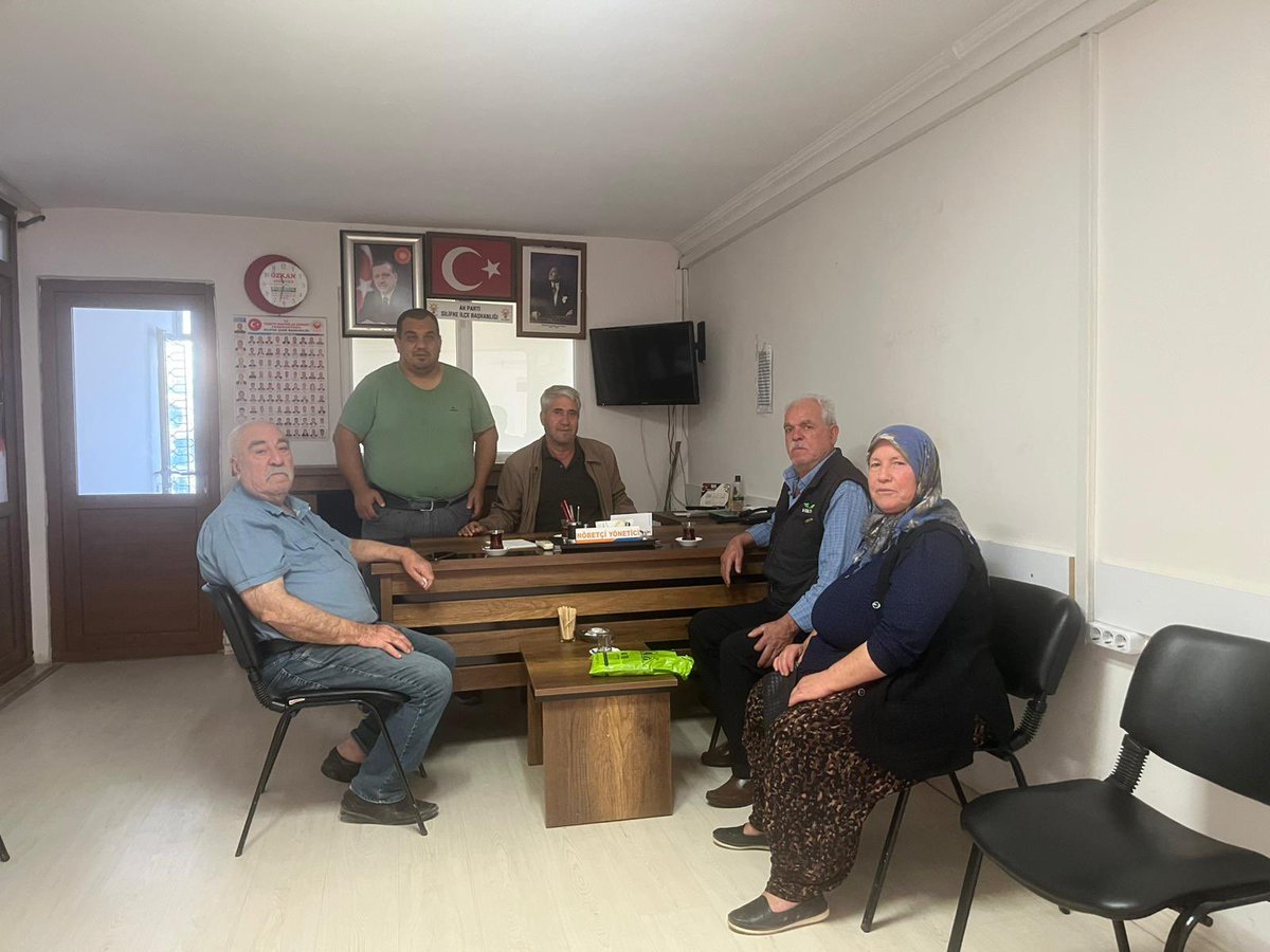 Bugün, ilçe başkanlığımızda yürütülen nöbet görevini İlçe Yöneticimiz Sn.Bayram Ali Bulut  yerine getirmektedir.

Vatandaşlarımızdan gelen her türlü talep, öneri ve görüşü dinlemek üzere sizleri ilçe başkanlığımıza bekliyoruz.
#akpartisilifke