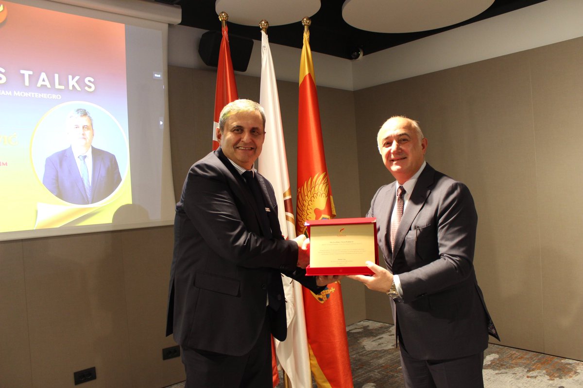 Juče je održan prvi TurkCham Montenegro Business Talk, na kojem je ministar Slaven Radunović dobio priznanje za istaknuti doprinos jačanju saradnje Crne Gore i Turske u oblasti prostornog planiranja i urbanog razvoja.