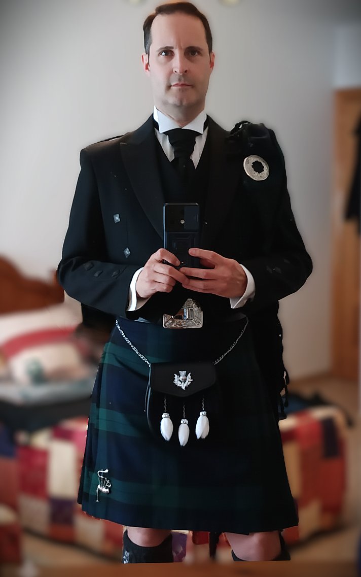 En ocasiones veo "pipers"... 😜

#scotland #Kilt #meninkilts #scottishdressed #blackwatch