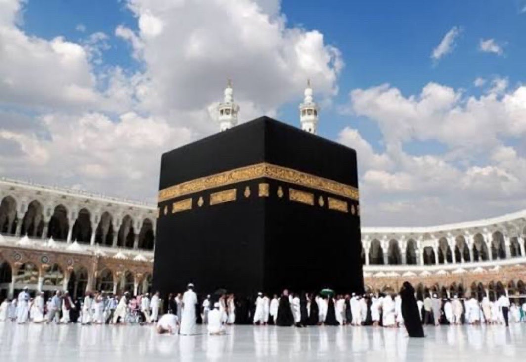 📜 قريبًا…
مصر تعلن مبادرة تدويل إدارة الحرمين الشريفين عبر إنشاء المجلس الإسلامي الأعلى لرعاية الحرمين،
برئاسة مصر وعضوية دول إسلامية كبرى،
لضمان إدارة حيادية مقدّسة بعيدًا عن التسييس،
وتنظيم شؤون الحج والعمرة بعدلٍ ومساواةٍ بين جميع المسلمين.

“الحرمين الشريفين أمانة الأمة..