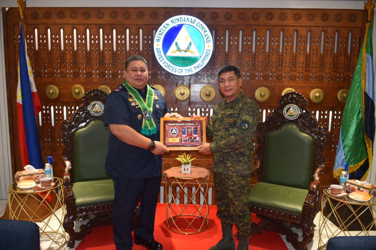 CPIO_WestMinCom's tweet photo. Police Regional Office 9 Chief Pays Courtesy Call on WestMinCom Commander

Camp Navarro, Calarian, Zamboanga City (November 04, 2025)—

Police Brigadier General Eleazar Matta, Regional Director of Police Regional...Read more:https://t.co/imdJ4tlJ4K https://t.co/mNk4AZUAHQ
