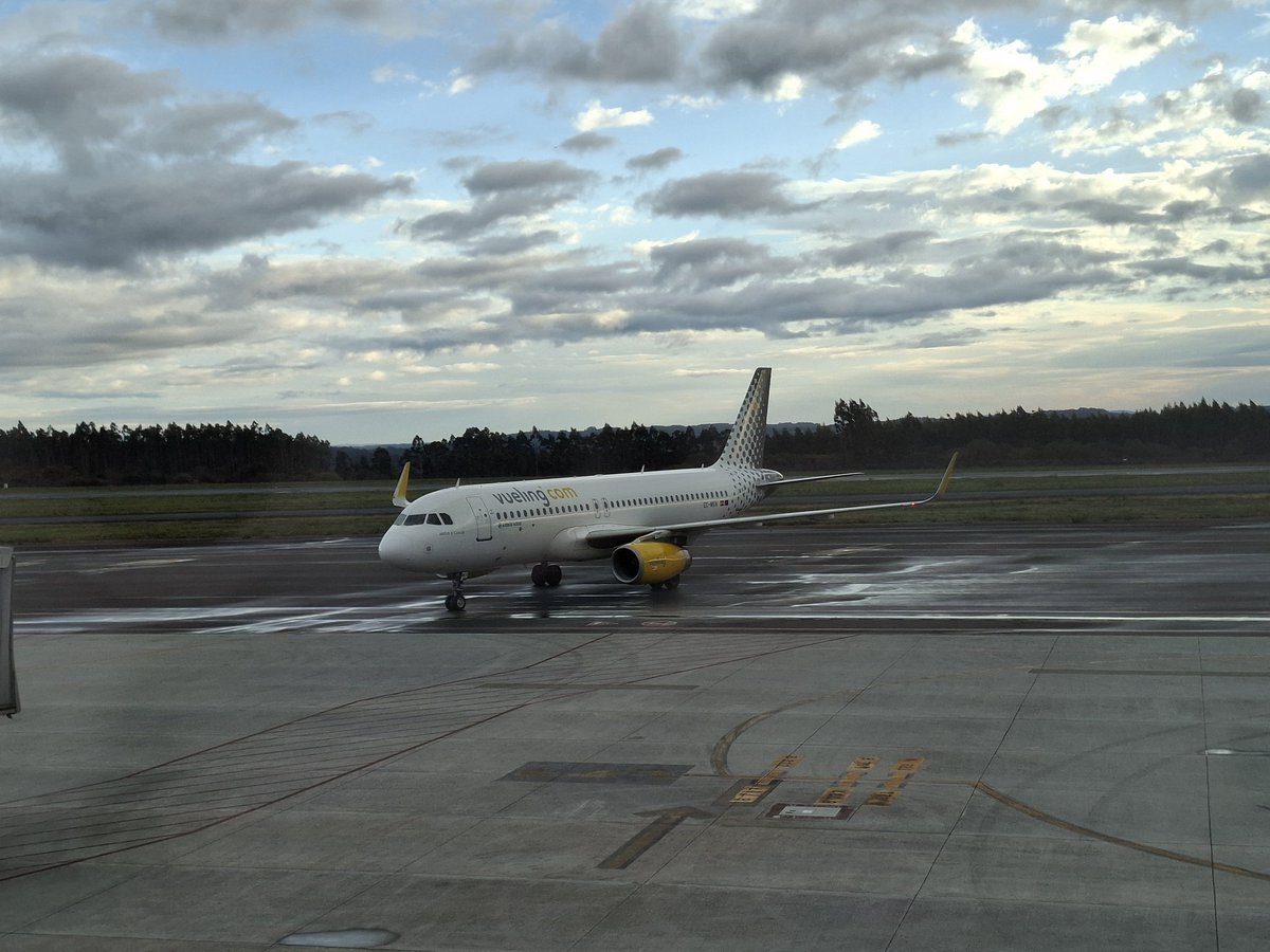 Hoxe, saímos de Santiago de Compostela <a href="/infoSCQ/">Aeronoticiario SCQ</a> (GZ) cara a Budapest 🇭🇺 e despois a Zagreb 🇭🇷, onde estaremos para o partido do Celta neste xoves.

Quédannos pouco menos de 3500 km para chegar ao noso destino.