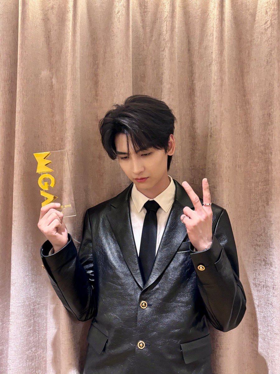 ホアン・ジュンジェ直筆サイン入り2Lサイズ写真…Huang Junjie ホアン・ジュンジェ直筆サイン入り2Lサイズ写真…Huang Junjie