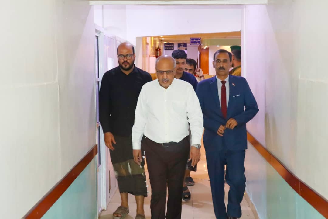 رئيس الجمعية الوطنية يطمئن على صحة الشاعر ثابت السعدي

الثلاثاء ٠٤ نوفمبر ٢٠٢٥

زار الأستاذ علي عبدالله الكثيري، رئيس الجمعية الوطنية للمجلس الانتقالي الجنوبي، اليوم الثلاثاء، الشاعر ثابت السعدي الذي يرقد على سرير العلاج في أحد مشافي مدينة المكلا بمحافظة حضرموت.

وخلال الزيارة،