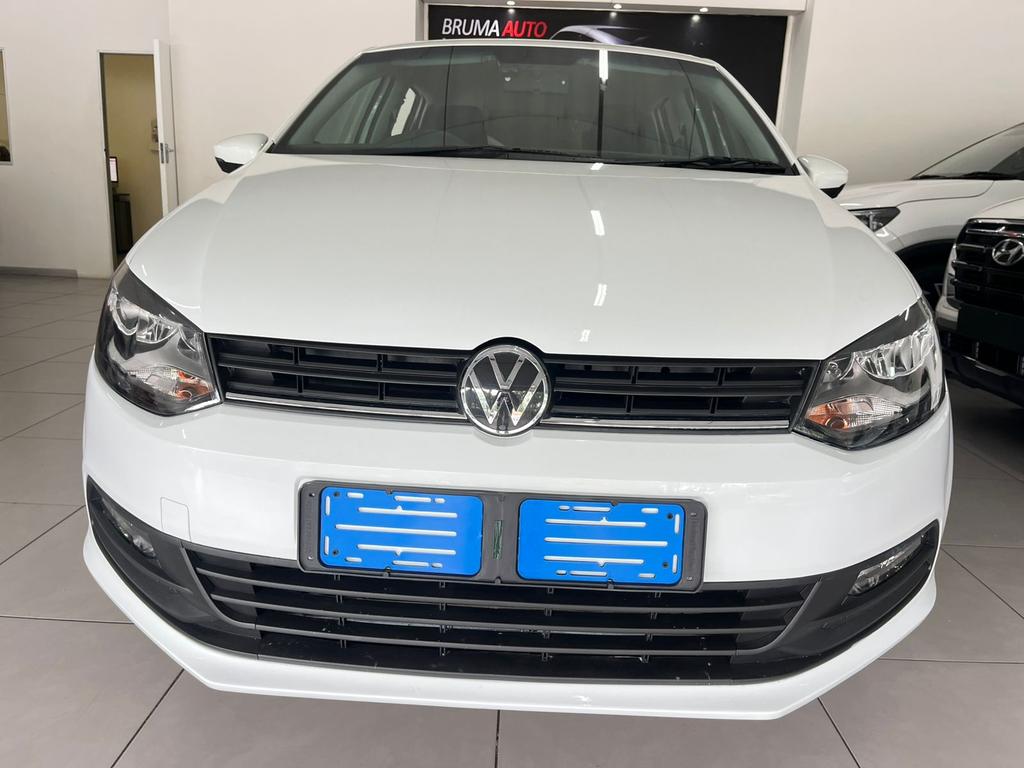RealHazel_Carz's tweet photo. 2023 Volkswagen Polo vivo 1.6 DSG Comfortline 

Mileage:47 000km
Transmission:Automatic 
Color:White 
Fuel:Petrol 
Body Type:Hatchback 
Extras:Cloth upholstery 

Cash Price R195 000

Installment Est R3 900pm

Call or WhatsApp 0832857555 https://t.co/HpM9oGxNXx