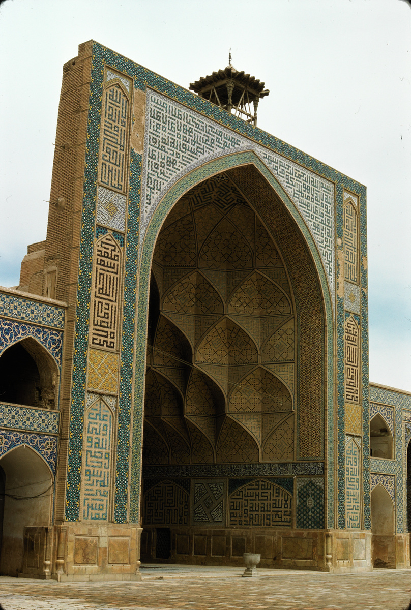 Mehrandhn's tweet image. ايوان استاد، مسجد جامع اصفهان. 1977 م .
گوستاو نيوشواندر.