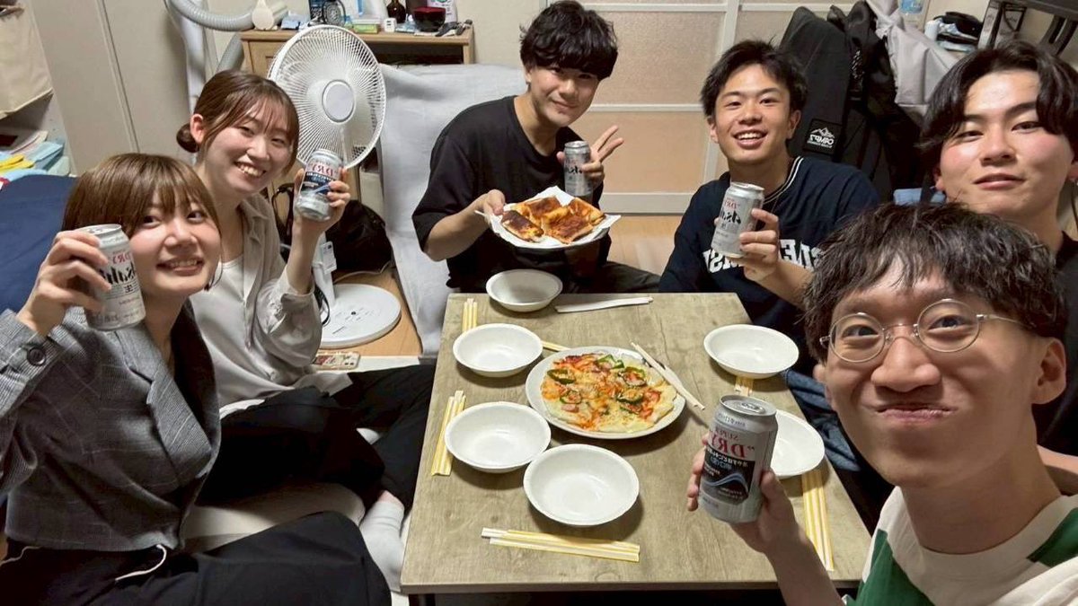 Musegachilive's tweet photo. 【出演バンド紹介】

🍡おかずもち🍡

おかず！もちもち！🍡

こんにちは！おかずもちです！！
私たちからは壮大かつ迫力あるバラードを中心に、聴く人が前向きになれる楽曲をみなさんにお届けします！
ガチライブ！一緒に楽しみましょう！ぜひお越しください🍚 https://t.co/92N7EWH79U