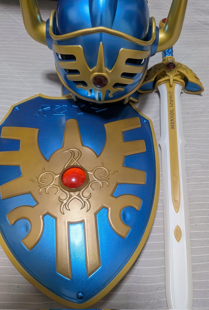 ロトの装備 ドラクエ」等身大ロト装備が展示！ スクエニブースで伝説の勇者の装備