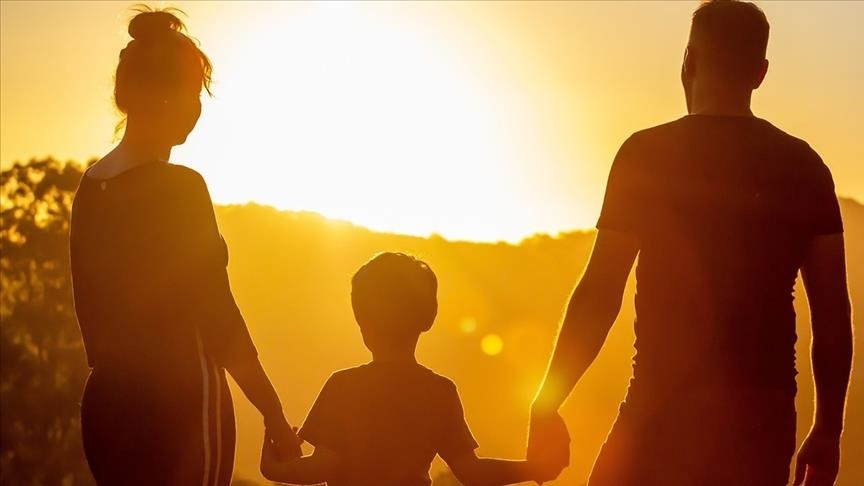 🏠 Aile ve Sosyal Hizmetler Bakanlığı, 2025 “Aile Yılı” kapsamında devlet himayesindeki 1201 çocuğu sıcak yuvaya kavuşturdu

👨‍👩‍👧 Bu yıl 730 çocuk, 630 koruyucu ailenin yanına yerleştirildi

👶 471 çocuk, evlat edinme hizmetiyle kalıcı bir aile ortamına kavuştu

📍 En fazla