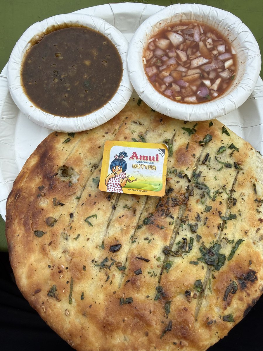 RockyEatsX's tweet image. Went to “Brothers Amritsari Kulcha Hub” in Sector 9 Chandigarh for a very satisfying lunch … The Kulchas were crisp, stuffed evenly and generously, the Cholas were soft and had delicate flavouring and the chutney was exciting but without a bite, so went with the “SEETI” kulcha.