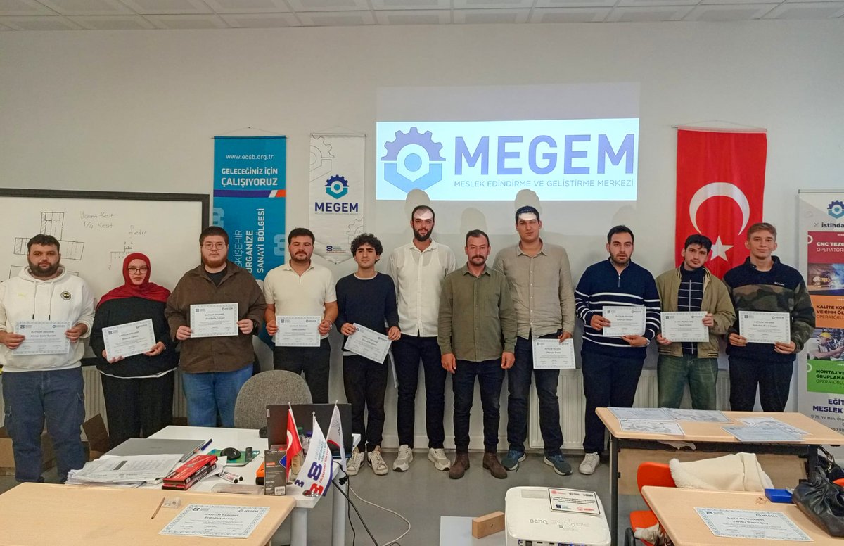 EskHaberOtesi's tweet image. EOSB bünyesinde kurulan, istihdama sunduğu büyük katkı ile Türkiye&apos;ye örnek olan Mesleki Edindirme ve
Geliştirme Merkezi&apos;nde (MEGEM A.Ş.) 45 dönem mezuniyet heyecanı yaşandı.
haberotesi.com.tr/megemde-mezuni…
@nadirkupeli  #EOSB