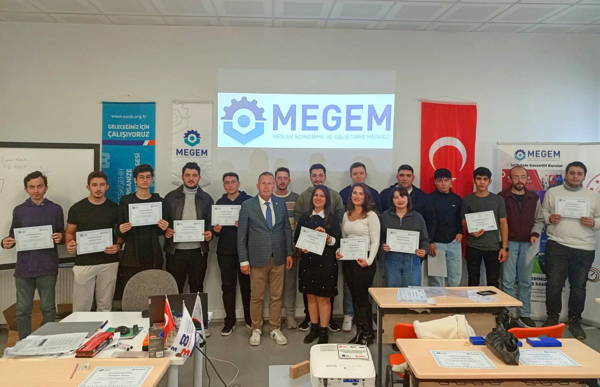 EskHaberOtesi's tweet image. EOSB bünyesinde kurulan, istihdama sunduğu büyük katkı ile Türkiye&apos;ye örnek olan Mesleki Edindirme ve
Geliştirme Merkezi&apos;nde (MEGEM A.Ş.) 45 dönem mezuniyet heyecanı yaşandı.
haberotesi.com.tr/megemde-mezuni…
@nadirkupeli  #EOSB