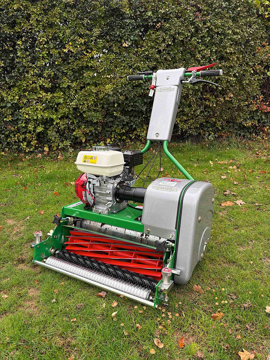 A local cricket club have taken delivery of their new <a href="/DennisMowers/">Dennis Mowers</a> Razor Ultra to replace a very old machine! This model, with its 11-bladed cutting cylinder, will give a fine finish on their premium wickets. Thanks for the order and Happy Mowing! 🌱🏏