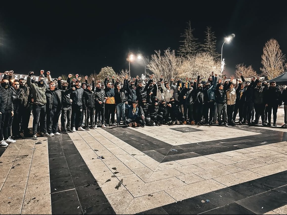 Zıplayanlar unutulur, duranlar destan olur!