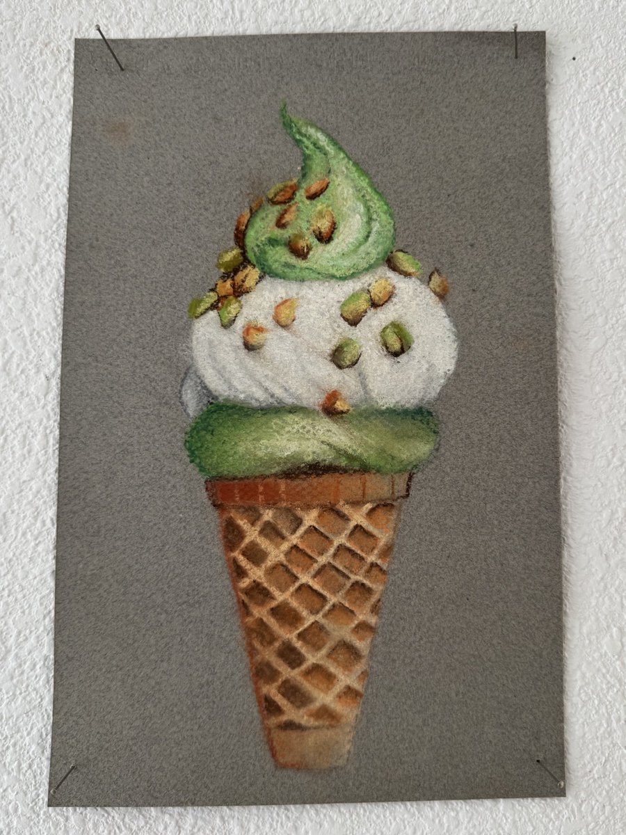 El arte en la escuela es fundamental para el desarrollo integral de los estudiantes, fomentando habilidades clave como la creatividad, la empatía, la comunicación, el pensamiento crítico y la resolución de problemas. Y si es así de dulce… 🍦