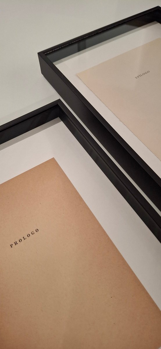 Todo lo que tiene un prólogo tiene un epílogo.

«#VerParaLeer», de Ignasi Aballí, propone una reflexión sobre un vacío de contenido o significado, un marco de posibilidad sobre lo que ese vacío, entre un comienzo y un final.

<a href="/culturagob/">Ministerio de Cultura</a> 
<a href="/MuseosEstatales/">Museos Estatales</a> 
#IgnasiAballí