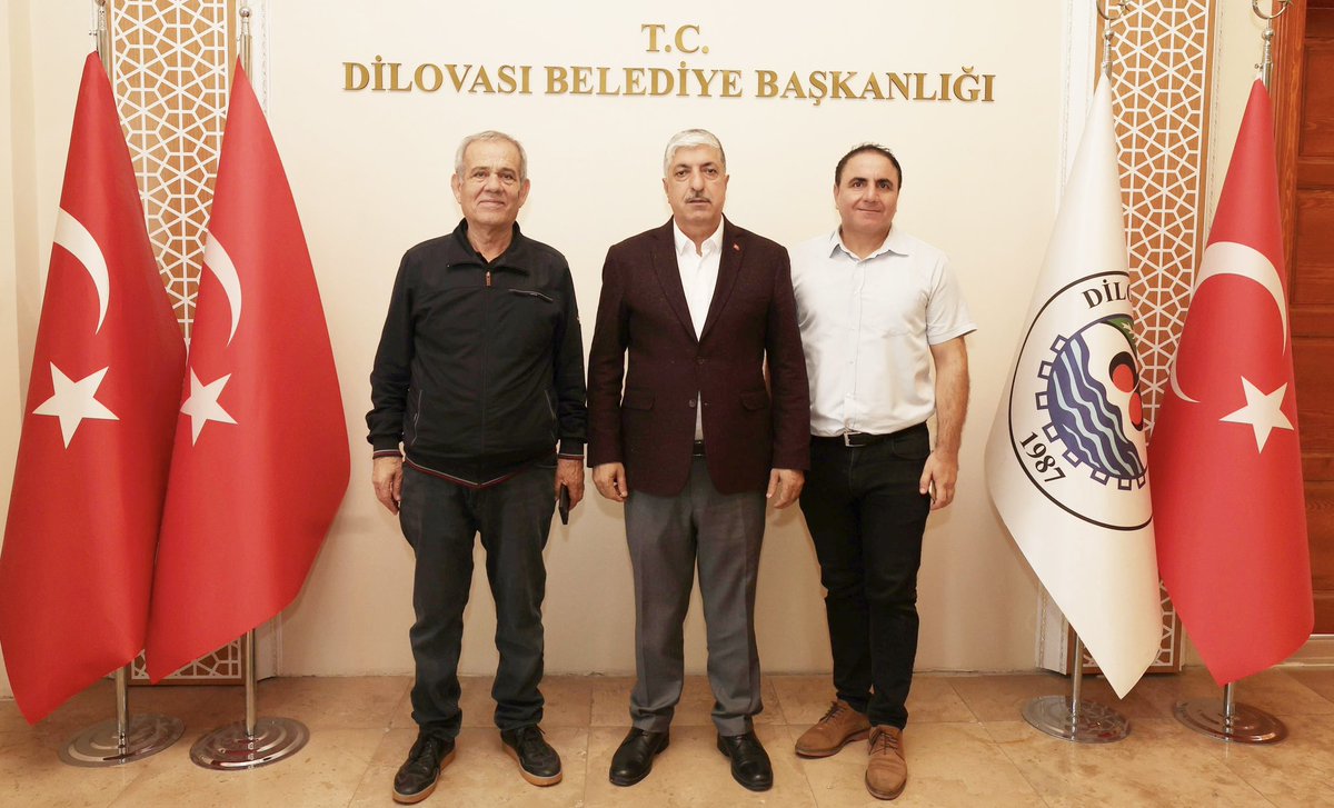 leventaltunn's tweet photo. Türkiye Gazeteciler Federasyonu (TGF) Genel Başkanı Yılmaz Karaca ve Genel Başkan Yardımcısı aynı zamanda Gebze Gazeteciler Cemiyeti Başkanı Levent Altun, Dilovası belediye başkanı Ramazan Ömeroğlu’nu makamında ziyaret etti. @DilovasiBld https://t.co/QBt8G8raji
