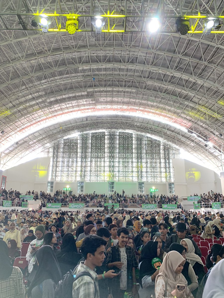 <a href="/NajwaShihab/">Najwa Shihab</a> <a href="/radityadika/">raditya dika</a> <a href="/nicsap/">Nicholas Saputra</a> <a href="/kristoimmanuel/">TINGGAL MENINGGAL 14 AGUSTUS</a> UNHAS PECAH BANGET! 🔥
Terima kasih Makassar, sampe ketemu di kota selanjutnya ya!👋🏻✨

#GenerasiCampus2025