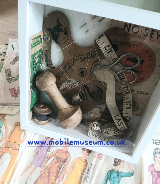 TheMobileMuseum's tweet photo. I made this recently. Using sewing items from my late Grandma's sewing box. The oldest thing is the Felix the cat wool winder from the 1920s which belonged to my Great Grandma. I'm really pleased with it. It's a popular item on my display.
https://t.co/AMLFDfy8jz
#vintage #sewing https://t.co/rs5SN9FFM3