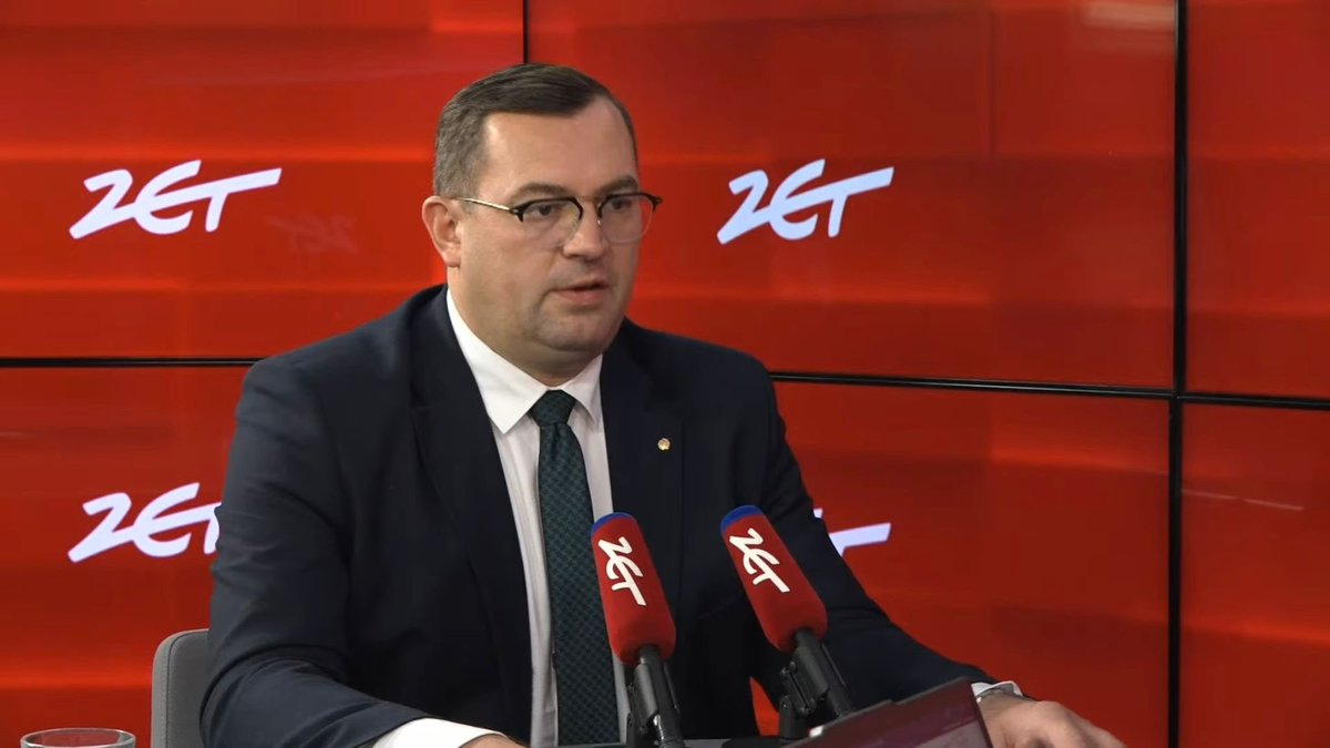 🎙 Wnioskuje o to, żeby urealnić ceny skupów interwencyjnych. One od 2007 roku się nie zmieniły. Za tonę zboża możemy zapłacić maksymalnie 103 euro. To w żaden sposób nie satysfakcjonuje polskich rolników. Staramy się zmieniać tę sytuację.

🍀<a href="/StefanKrajewski/">Stefan Krajewski</a>
📻<a href="/Radio_ZET/">Radio ZET</a>