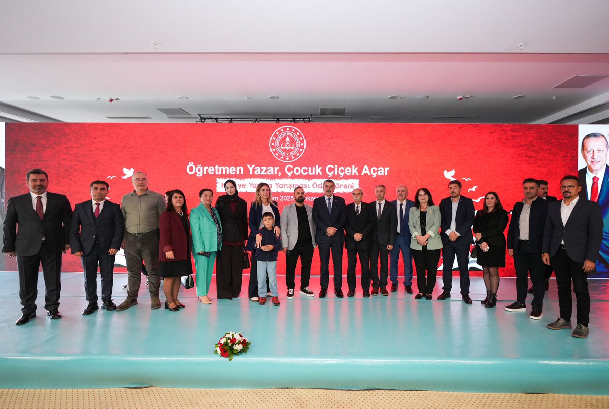 📍 Ankara

“Öğretmen Yazar, Çocuk Çiçek Açar” temalı Öğretmenler Arası Hikâye Yazma Yarışması Ödül Töreni’ne katıldık. Yarışmada dört farklı kategoride dereceye giren kıymetli öğretmenlerimizi tebrik ediyor, ödüllerini takdim etmenin mutluluğunu yaşadık.

Bakanlık olarak, Türkiye