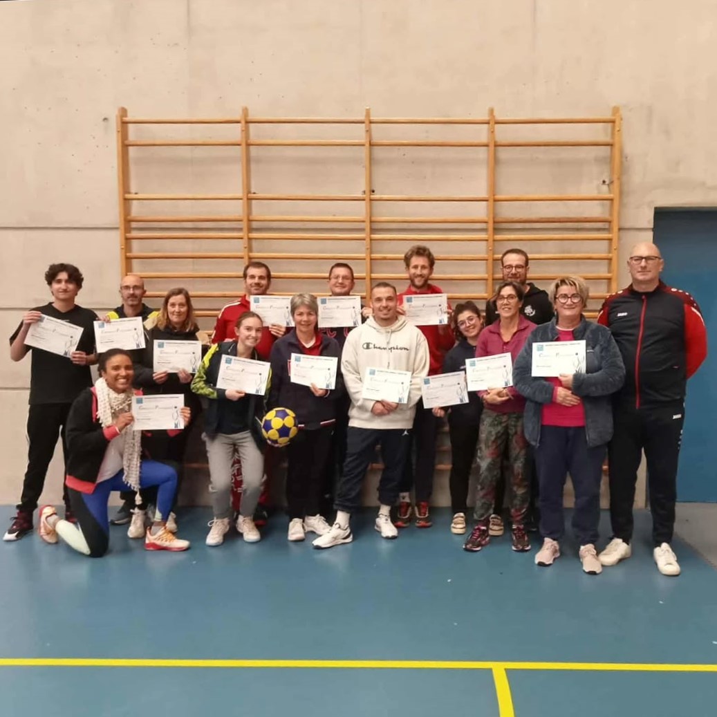 korfball's tweet photo. Congratulations to all the #korfball coaches who participated in the most recent IKF Coach Course Level I & II in France 🇫🇷, led by IKF instructor Kevin Robson in cooperation with @KorfbalFrance. Next step: a level III course! 🎓 #KorfballDevelopment @ikfeurope #korfbal https://t.co/9VMJvHSfHn