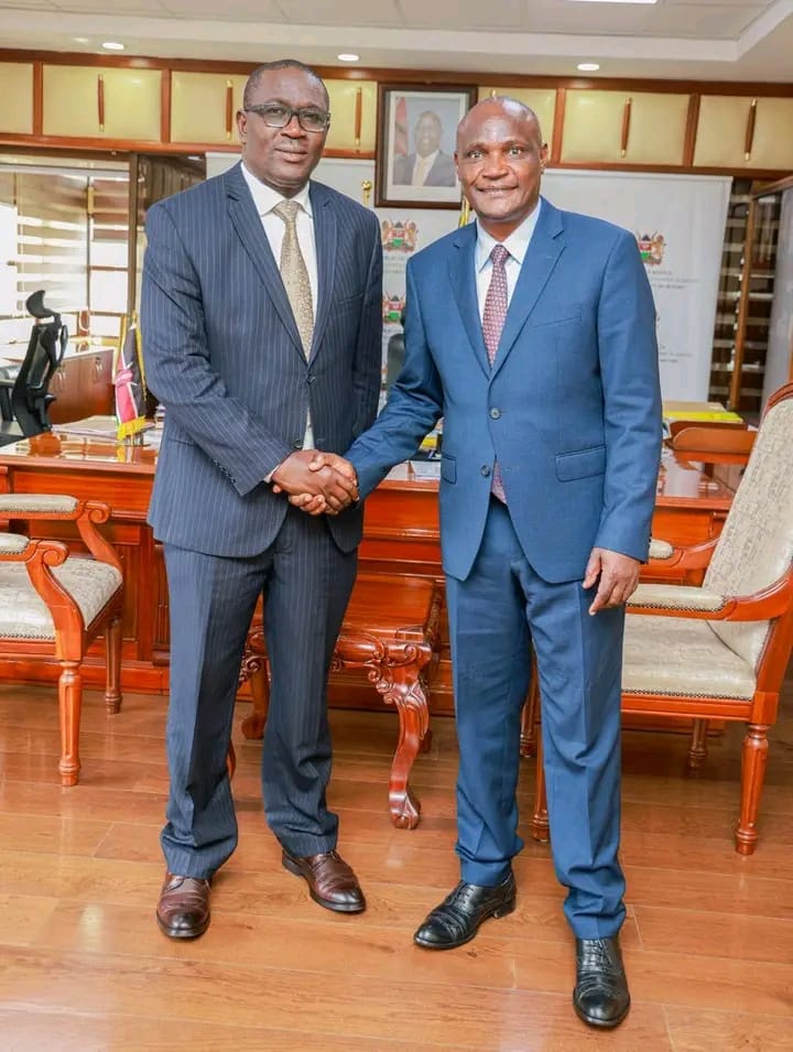 TheoDollar254's tweet photo. @FrancisMasara 

Today, I paid a courtesy call to the Cabinet Secretary for Treasury, @JohnMbadiN to discuss the Masara-Sori-Agolo road project. I'm pleased to note that the procurement process is currently underway, and I'm optimistic that the project will move forward soon. 🙏 https://t.co/w8ewnWlbPz