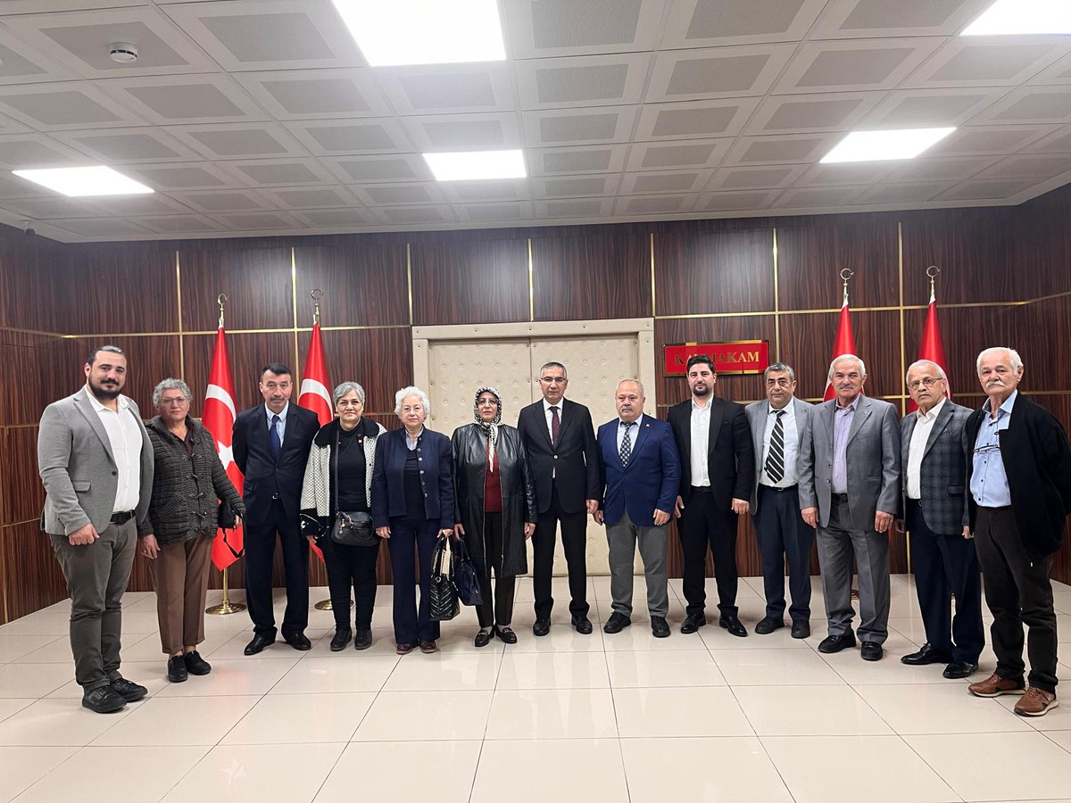 CHP Pursaklar İlçe Başkanı Hüseyin Benek ve yeni yönetimi Kaymakamımız Üzeyir Aziz Özeren'e ziyarette bulundu.