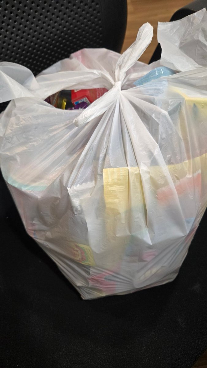 へっへっへ

ころんくんと莉犬くんのお菓子全部パクってやったぜ

絶対内緒ね🤫