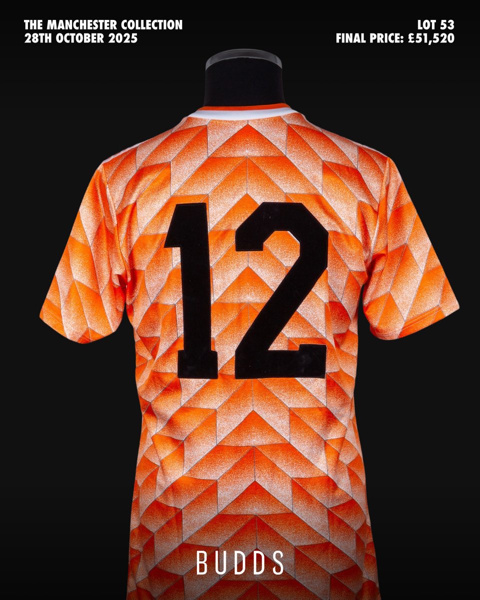 buddsauctions's tweet photo. Marco van Basten’s shirt has sold for £40,000 - from a £3,000-£5,000 estimate.
Issued for the Euro clash with Ireland in 1988, the shirt was swapped with Frank Stapleton.
An electric result for one of the most iconic names in world football. 🇳🇱⚽
#FootballMemorabilia #BUDDS https://t.co/nuBrIFoCKD