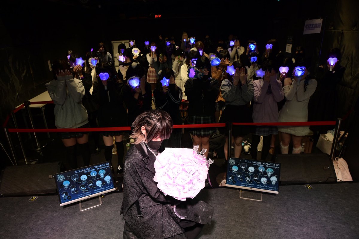 rkun_wolf's tweet photo. 2025.11.2(日)JOKER vol.2
@五反田G3

主催Live+周年ということで来てくれた方から素敵なお花とケーキ頂きました🎂💐

本当にありがとうございます！

2周年という節目の主催Liveで沢山の方が足を運んでくれて、お花・ケーキを出してくれたこと本当に嬉しいです！

これからも活動頑張ります💪 https://t.co/vxuwHwX7Zu