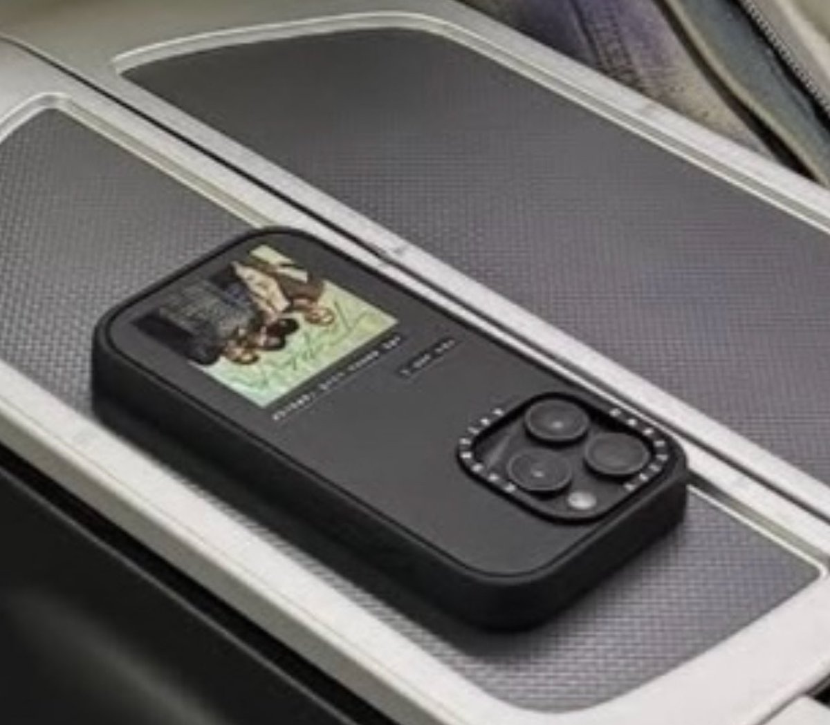 rei51146010's tweet image. あのキラキラシールだ👀✨️✨️✨️✨️✨️
欲しい〜😭
販売してよ〜健くん🙏🏻🙏🏻

#佐藤健Instagram
#佐藤健 #TENBLANK