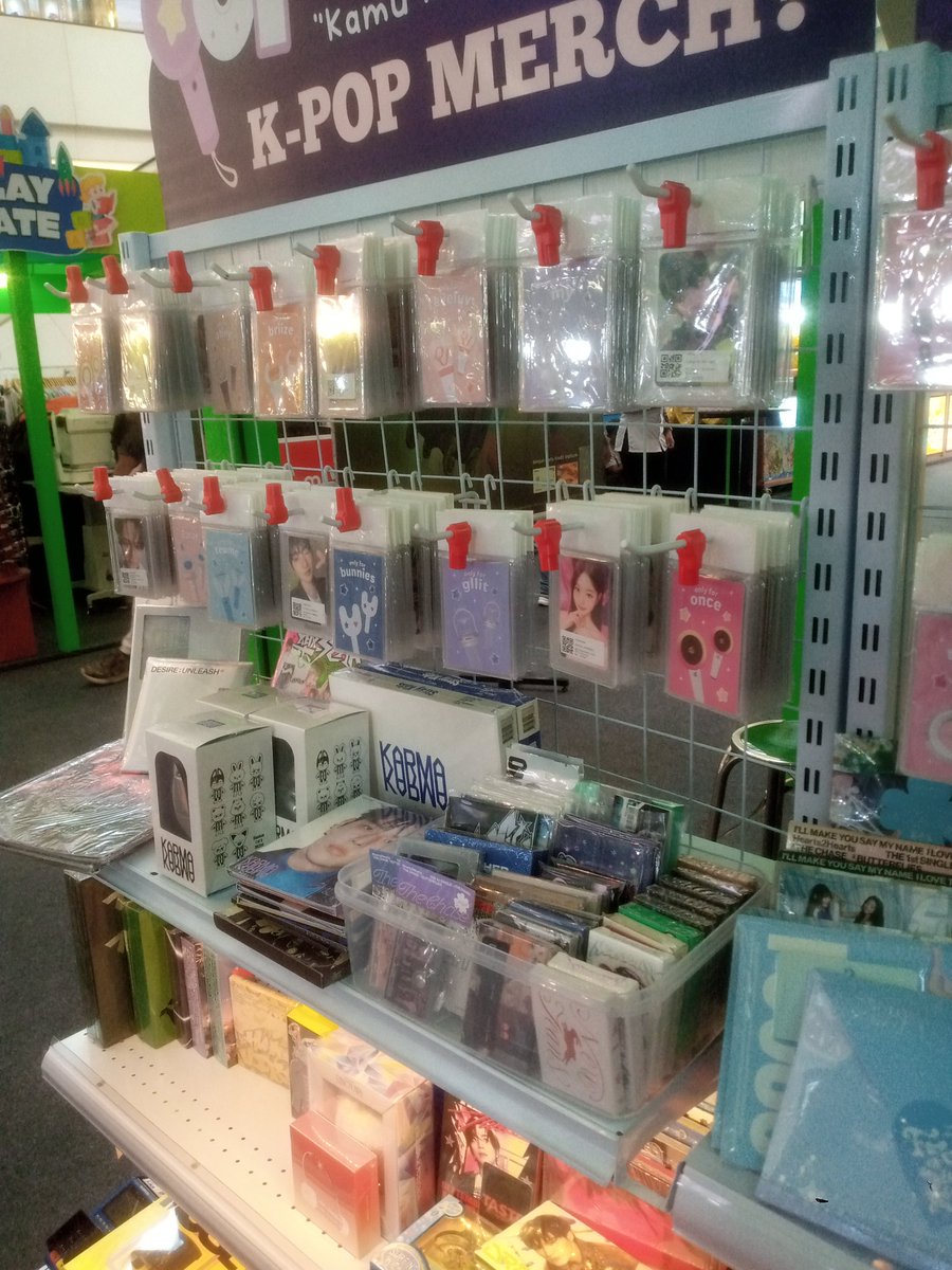 lxvelymatcha's tweet photo. Halo guys! Boleh mampir ke Living World Alam Sutra yaaa~ ada banyak merch k-pop disini https://t.co/uyijmpgjko