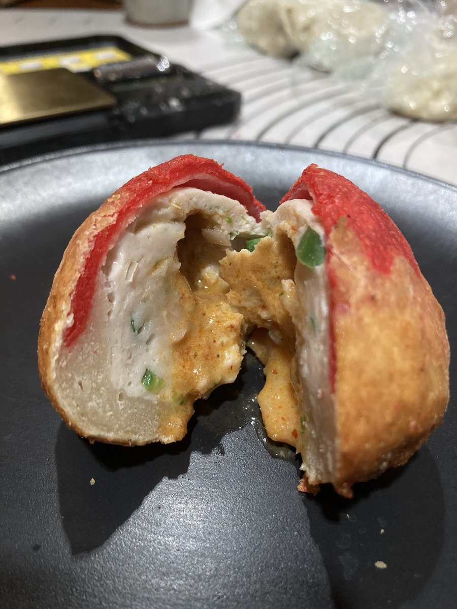 gomichild's tweet photo. First round testing : Thai Red Curry Chicken Dim Sim
Chicken filling with a liquid Thai Red Curry Coconut sauce core.
#food #foodporn #experiment #dimsim https://t.co/fc1HCPfUl8