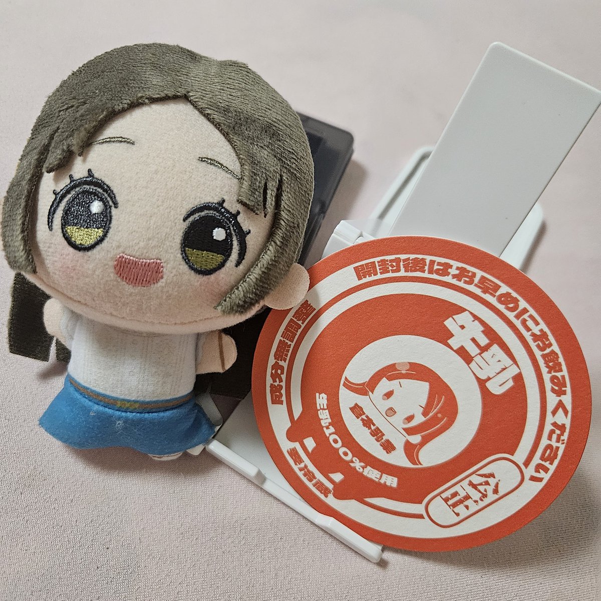 StaC0n's tweet photo. はつレス♨️新作
【倉本乳業の牛乳瓶の蓋風コースター】

昨年9月に開催された『ようこそ初星温泉〜木枯らしに散る〜』のイベントで集めた 木枯二散蓋をイメージした、
牛乳瓶の蓋風、紙製のコースターです♨️

倉本乳業製で可愛さ・使いやすさ共にﾁﾅぬいお墨付きです꒰՞ ܸ. . ܸ՞꒱
 #はつレス2 https://t.co/tGDc6y2MGA