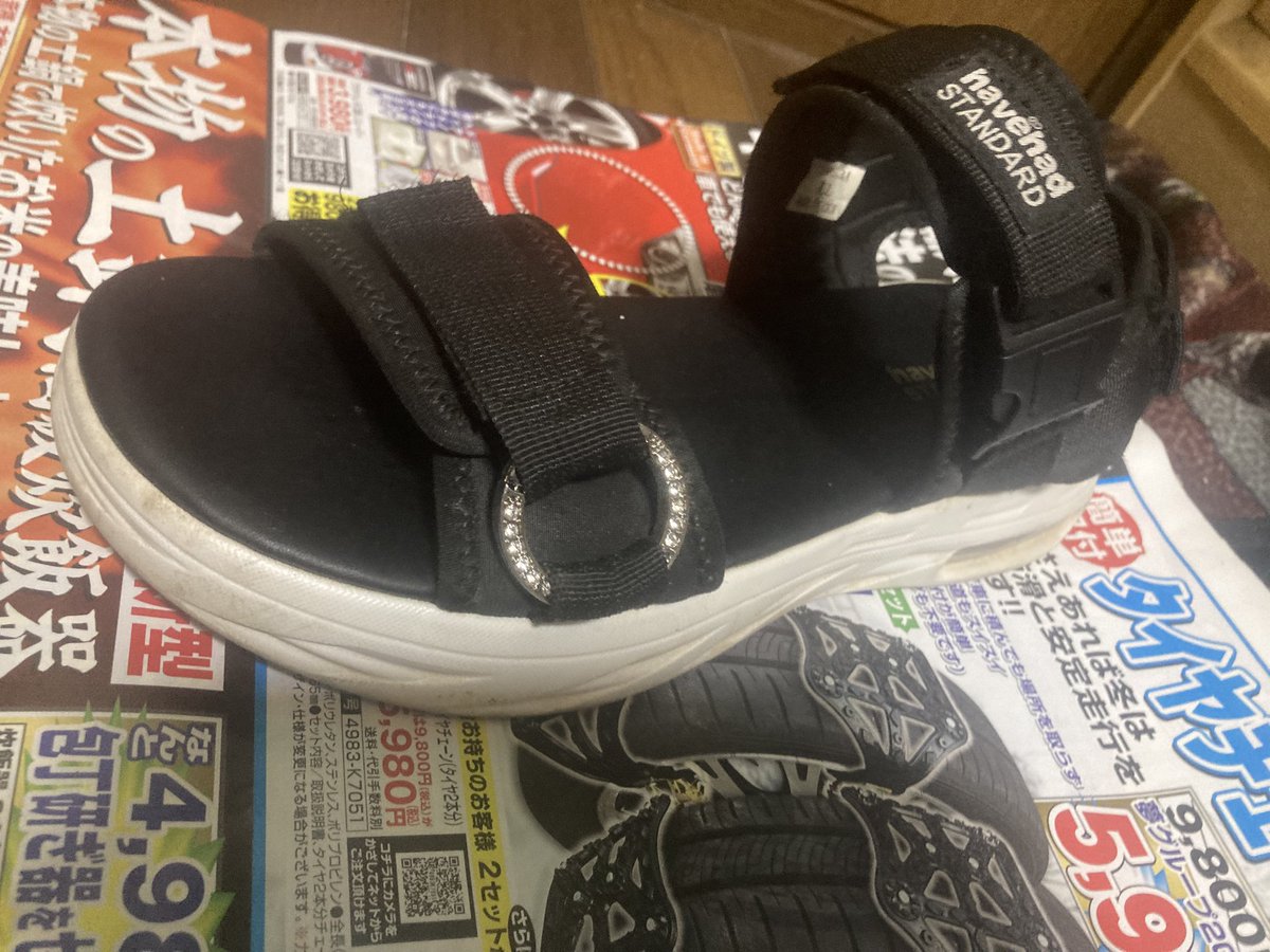 aimasu765's tweet image. 最悪〜サンダルの留め具壊れた
なので　リメイク修理