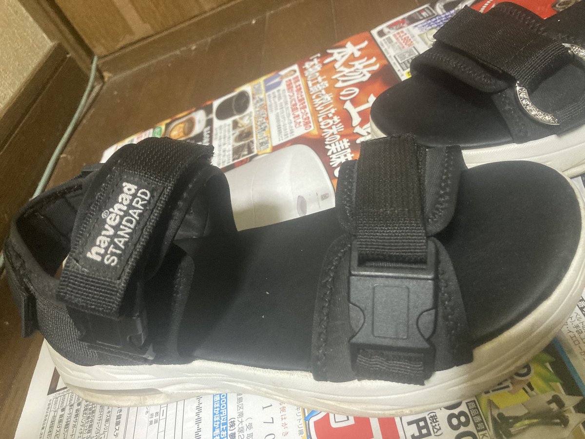aimasu765's tweet image. 最悪〜サンダルの留め具壊れた
なので　リメイク修理