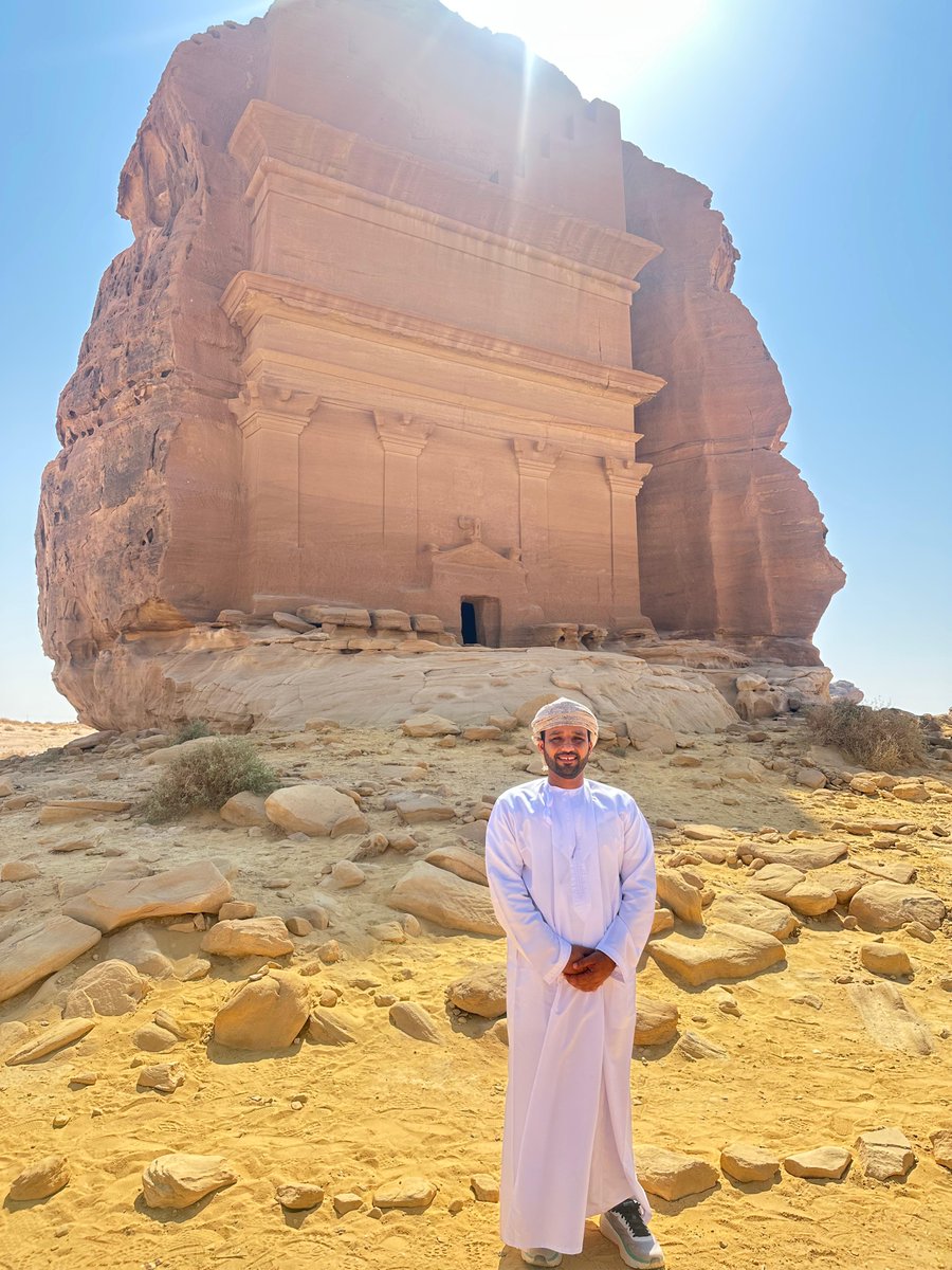 BrjHsn74729's tweet photo. يشارك الشيخ المهندس سيف بن سعيد الخميسي، رئيس مجلس إدارة حصن برج آل خميس، ضمن الوفد المشترك بين وزارة التراث والسياحة العُمانية ووزارة السياحة السعودية لزيارة العُلا، لتعزيز التعاون وتبادل الخبرات في الاستثمار بالقطاع التراثي. 🇴🇲🤝🇸🇦
#حصن_برج_آل_خميس #SaudiTourism #AlUla https://t.co/LVAUc7pGDA