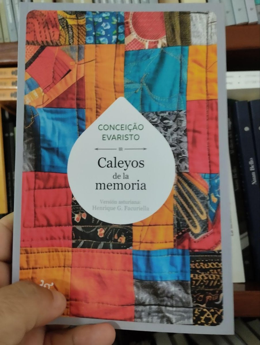 La novela 'Caleyos de la memoria' de Conceiçao Evaristo, que traduxo Henrique Facuriella y que ye l'últimu títulu publicáu na colección Calume d'<a href="/edicionesTrabe/">edicionesTrabe</a> yá ta disponible nes meyores llibreríes d'Asturies. Un viaxe hasta una favela de Belo Horizonte. 
#lleernasturianu2025